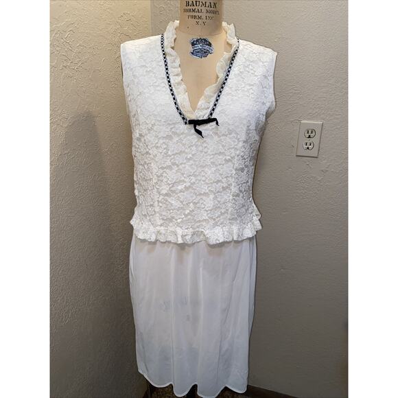 Vintage Nightgown Cream Nylon Movie Star Size 40 (large) - Picture 1 of 11